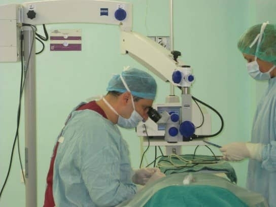 Китайски лекари извадиха 11 живи паразита от окото на 5 месечно