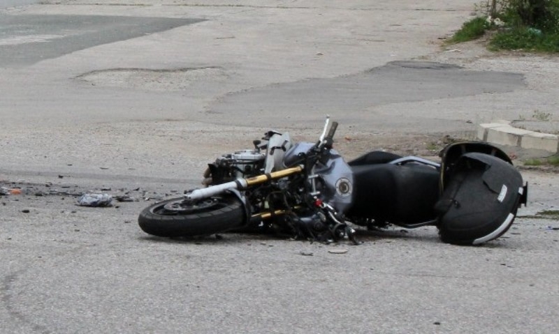 Моторист е пострадал при катастрофа на пътя В Търново