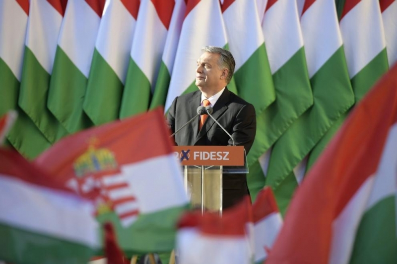 Управляващата консервативна партия ФИДЕС на премиера Виктор Орбан печели убедително парламентарните избори в Унгария и