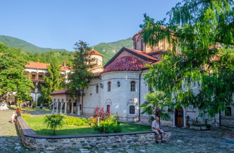 Регистрите на Българската православна църква БПЦ сочат че тя владее