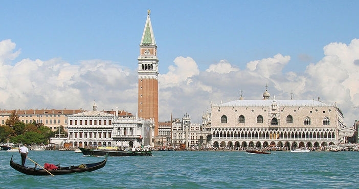 След проливни дъждове във Венеция почти беше подобрен рекордът на така наречената висока вода в града Водата
