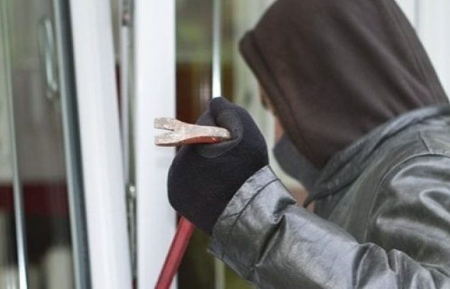 В петък срещу събота през нощта са ограбени 3 селски