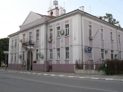 18 годишен вандал е влязъл с взлом в сградата на Общината