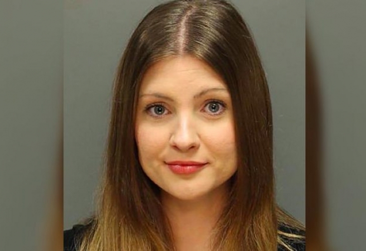 22 годишно момиче буквално излезе суха от водата На 19 и септември