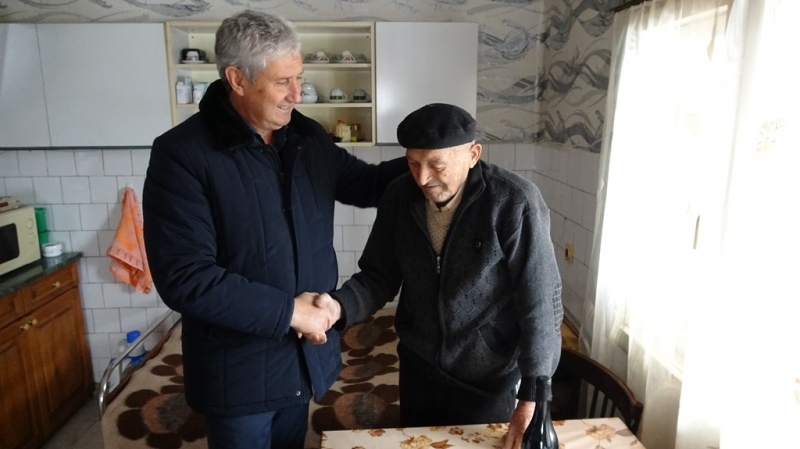 Кметът на общината посети най-възрастните именици на Ивановден. И двамата