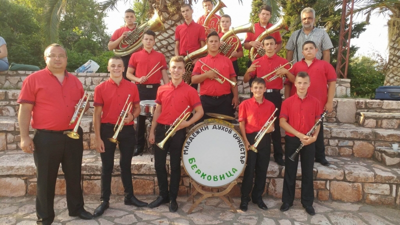 Младежки духов оркестър Берковица с диригент Иван Павлов има нужда от