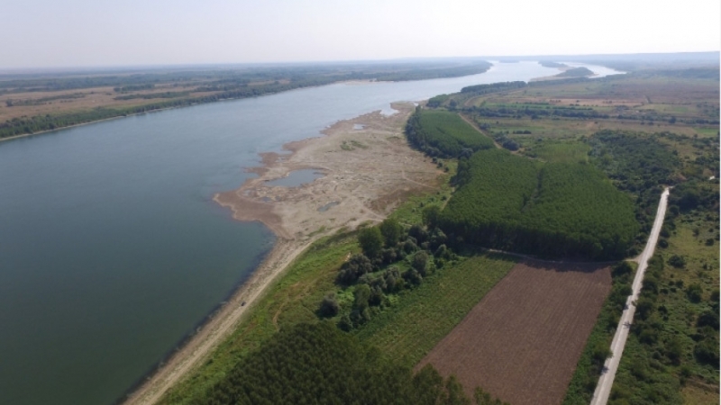 С цел привличане на вниманието на обществеността към замърсяването на