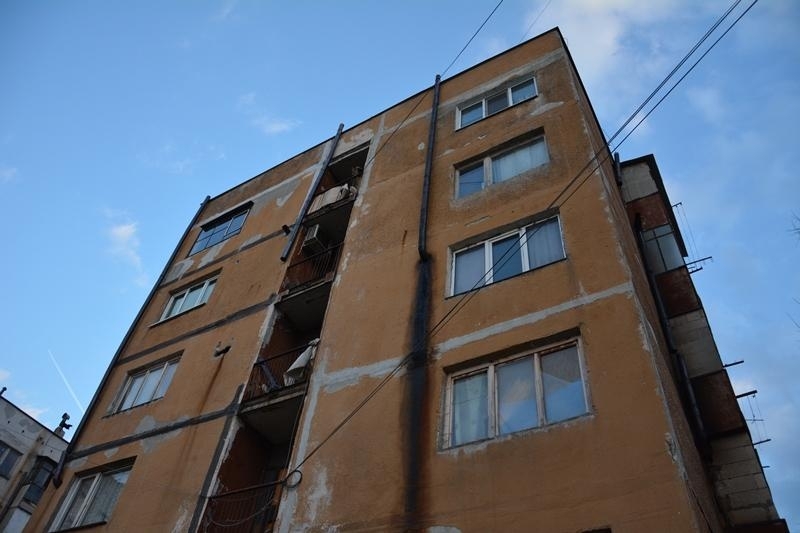 Частен съдебен изпълнител сложи на тезгяха тристаен апартамент в Бяла