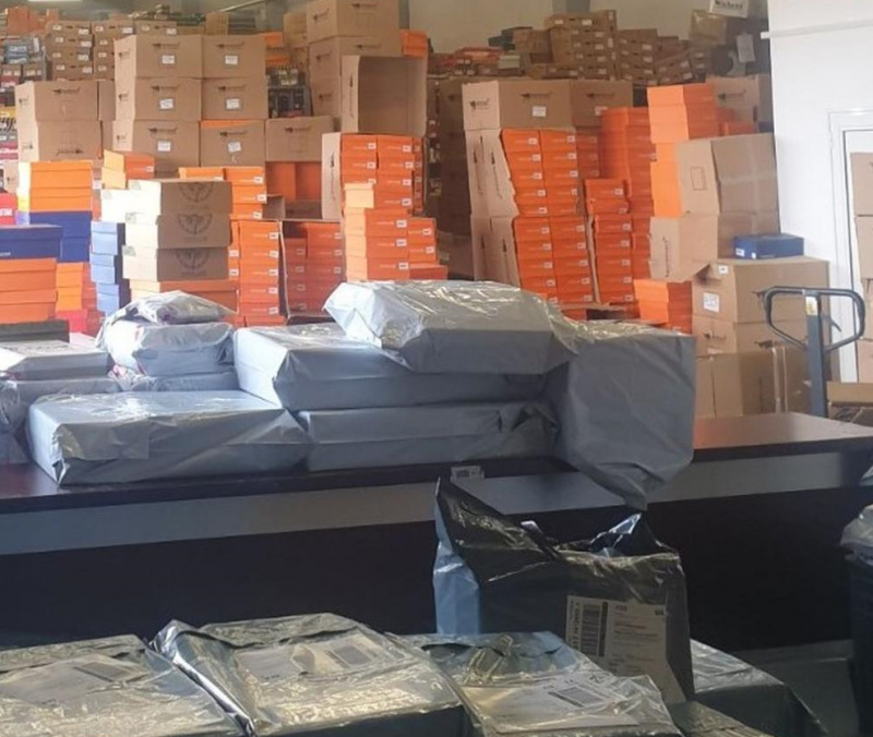 Иззеха 15 000 фалшиви стоки в Пловдивско съобщиха от полицията Операцията за
