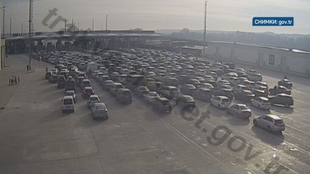 Очакванията за интензивен трафик навръх Коледа се оправдаха На изхода на