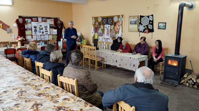 Подмяна на дограма на помещение ползвано от пенсионерски клуб в