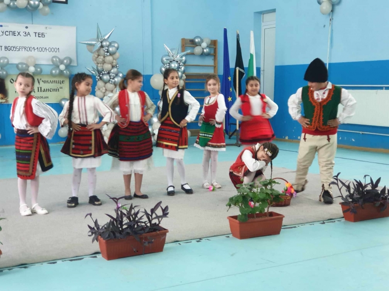 Основното училище Отец Паисий в Борован отбеляза своя патронен празник