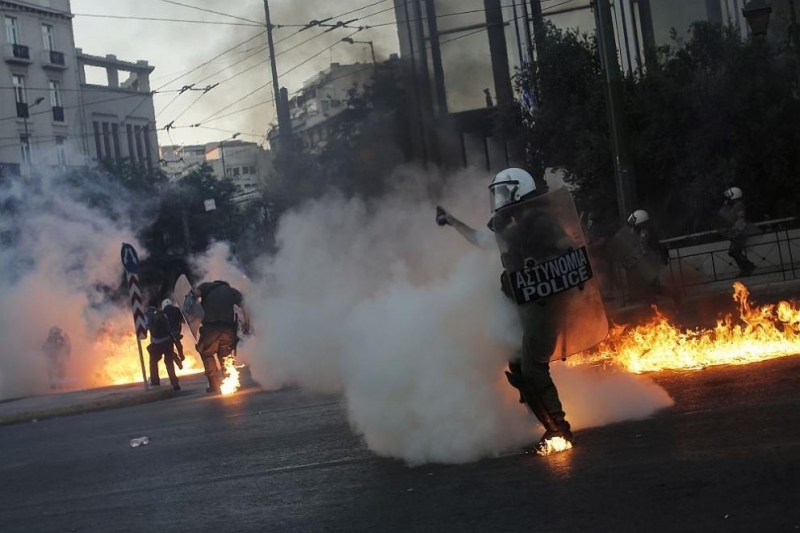 Насилие избухна в Атина по време на голяма демонстрация срещу