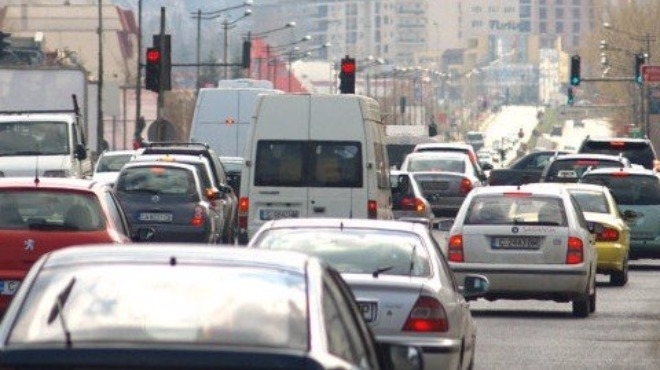Интензивен трафик в последния от серията почивни дни Хиляди тръгват