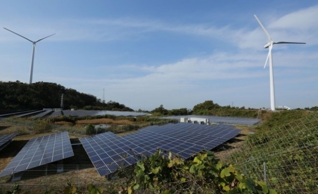 Слънчевата и наземната вятърна енергия сега са най евтините нови източници