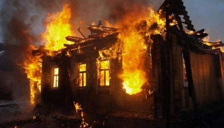 Огромен пожар изпепели къща във Видинск съобщиха от МВР Случилото