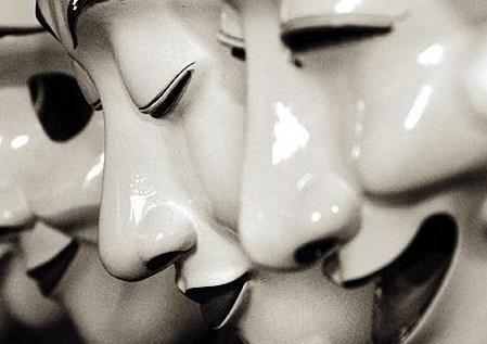 Хората рядко показват истинското си лице на другите Ние всички