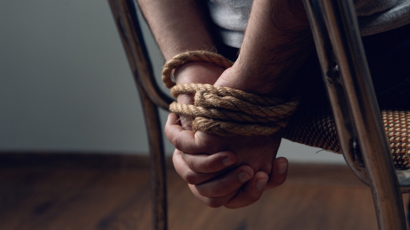 Задържаха 18 годишен за отвличане и побой над 15 годишно момиче Случаят