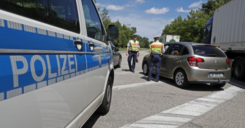 Френската прокуратура поиска присъди от две до пет години затвор