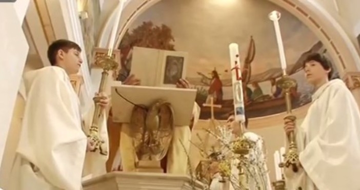 Именно там живее най голямата католическа общност в България Христос Възкръсна