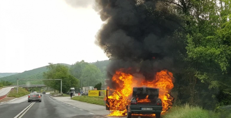 Кола е пламнала в движение във Видинско съобщиха от полицията