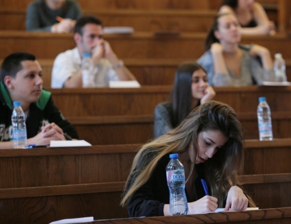 Студенти с дългове за милиони Заради непогасени заеми за следване