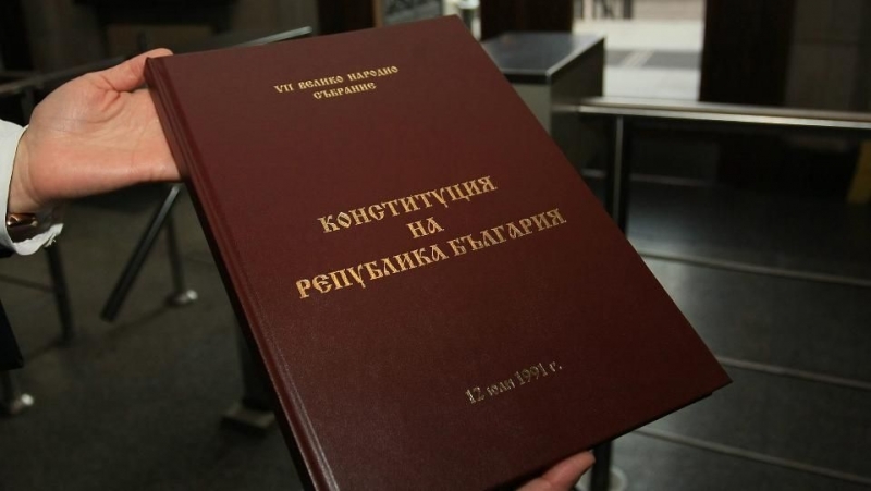 Промените в Конституцията са обнародвани в днешния брой на Държавен вестник  Това означава