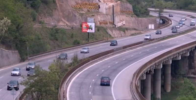 Засилено движение по пътищата се очаква през трите почивни дни