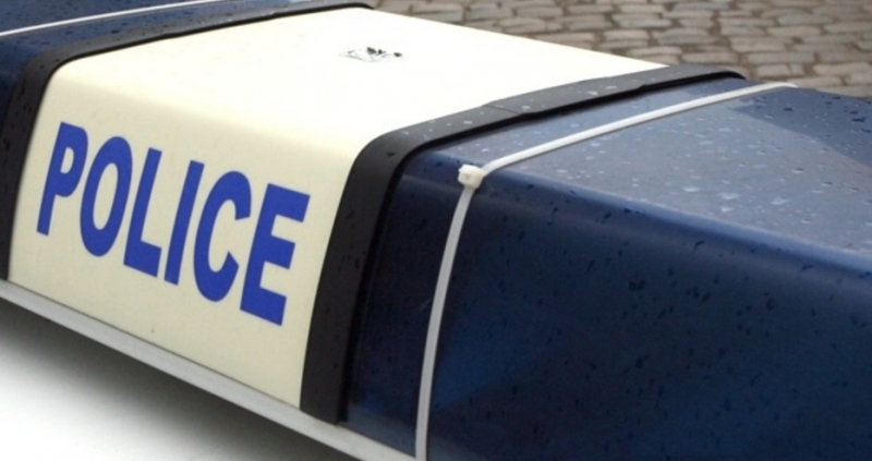 Крадци потрошиха с брадви една от витрините на магазин на