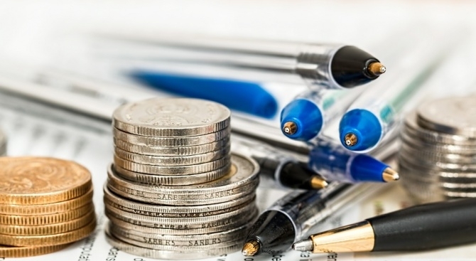 Цели седем години директорът на клон на банка от градчето