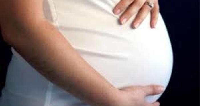 Седмокласничка забременя от 48 годишния приятел на баща си Момичето от