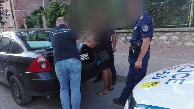 Служители на звено Инспекторат и полицията съставиха актове на лица