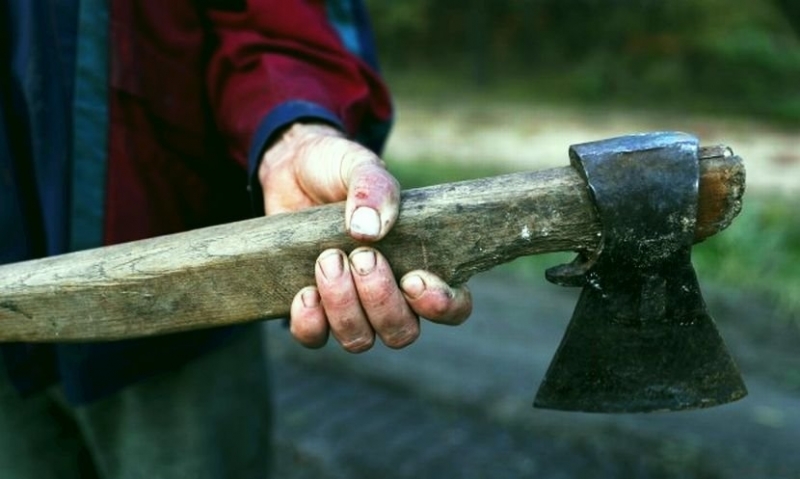 57 годишен мъж е задържан от полицаи от Радомир за причиняване