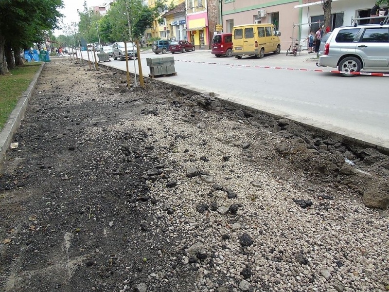 Започнаха ремонтните дейности по ул Васил Левски Попишкото шосе между