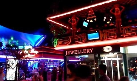 Акция шум за старт на сезона в Слънчев бряг снощи