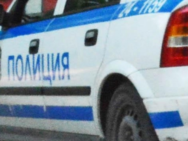 Двама 70 годишни са задържани за блудство с малолетно момиче в