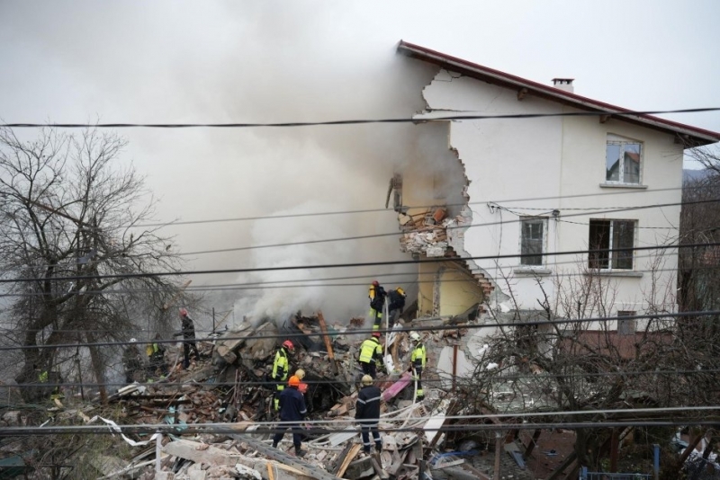 Продължава издирването на мъжа който изчезна след взрива на газовата
