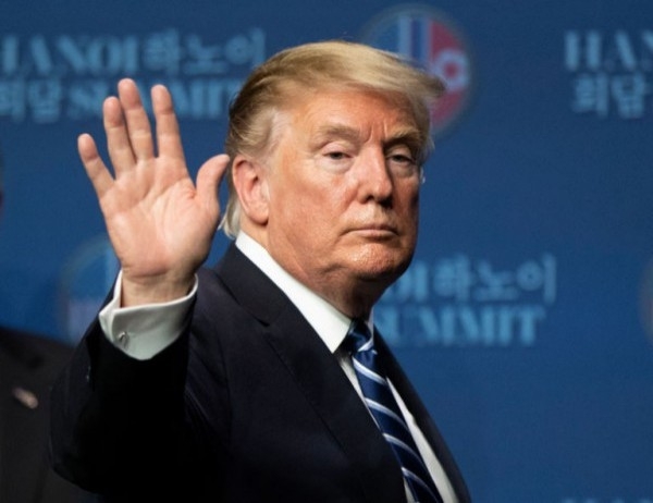 Сенаторката от Демократическата партия Елизабет Уорън стана първият кандидат президент