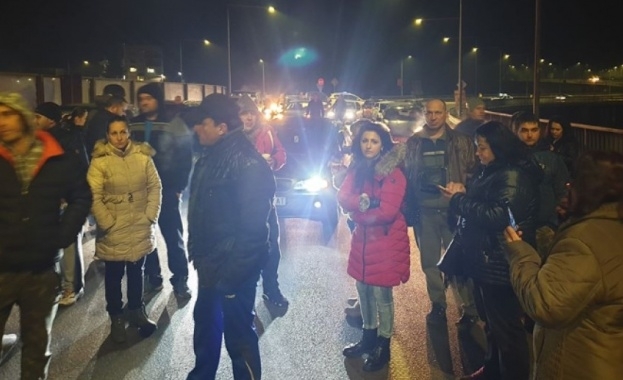 Жители на пернишкия квартал Църква блокираха снощи пътен възел Даскалово