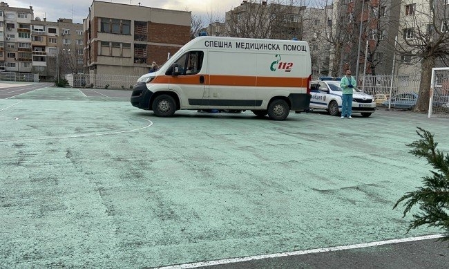 Четвъртокласник почина в двора на училище в Казанлък вчера Това