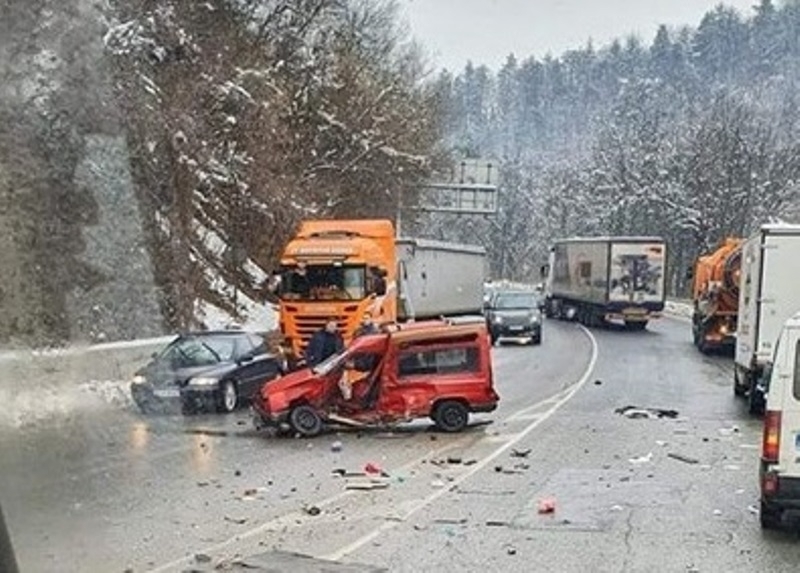 49 годишен от Габрово е пострадал при катастрофа на пътя В Търново