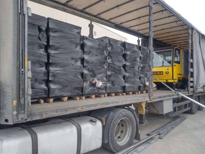 Митничари задържаха над 756 000 заготовки за кутии за фалшиви