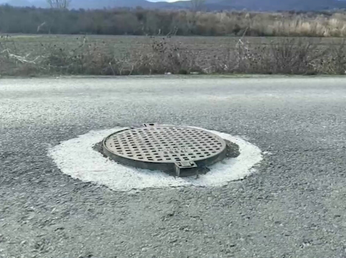 Явни и тайни опасности никнат по републиканския път Ботевград Литаково Ребърково Участъкът