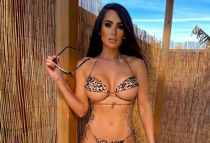 Сексапилната боксьорка Арабела Дел Бусо преживява кошмарен период от живота