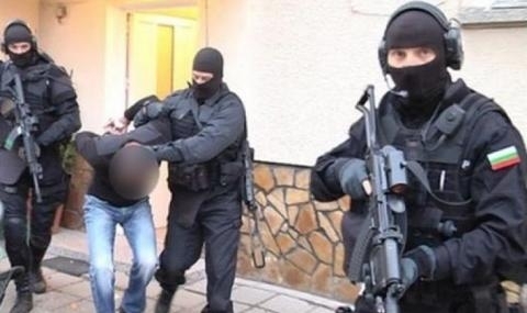 Pi aвeл Pi aвĸaтa и Kpacимиp Йopдaнoв Джoнĸaтa ca двaмaтa