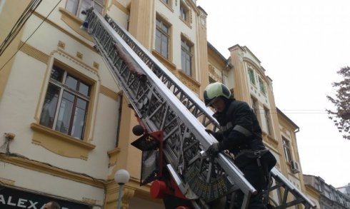 Пожарникари откриха мъртва обитателката на жилище в центъра на Пловдив