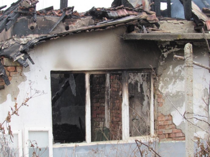 Едно дете е загинало а друго е пострадало при пожар