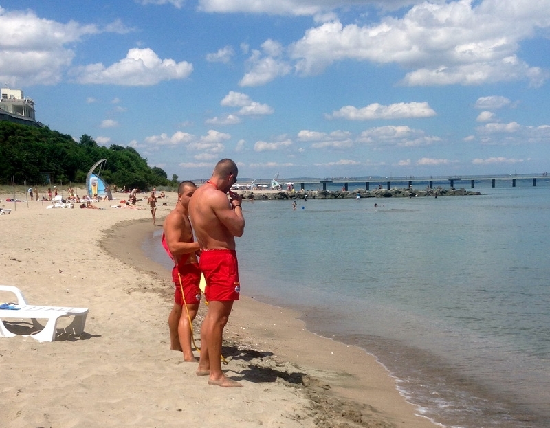 Спасители от чужбина ще бъдат наемани за летния сезон по