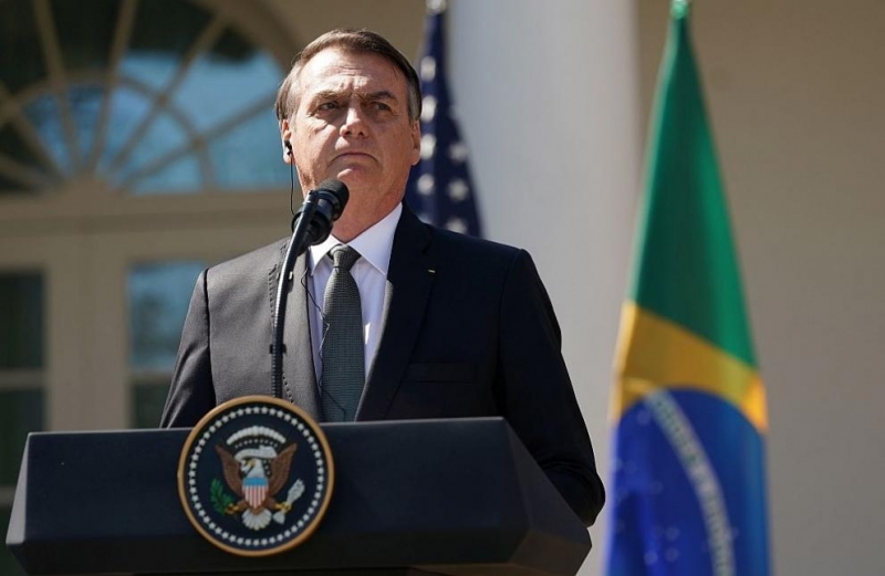 Президентът на Бразилия Жаир Болсонаро помилва по случай Коледа полицаи