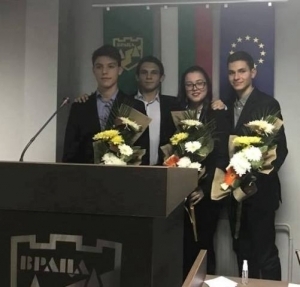 Ясни са новите лидери на ученическия общински съвет във Враца.